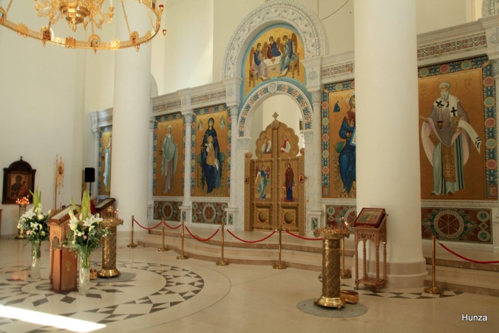 Intérieur de la cathédrale orthodoxe russe de la Sainte-Trinité dans le 7ème arrondissement de Paris