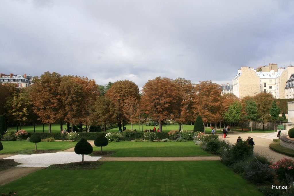 Jardin des Missions Étrangères rue du Bac dans le 7ème arrondissement de Paris