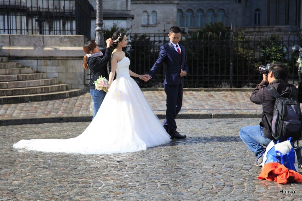 Séance photo sur le parvis du Sacré-Cœur à Montmartre