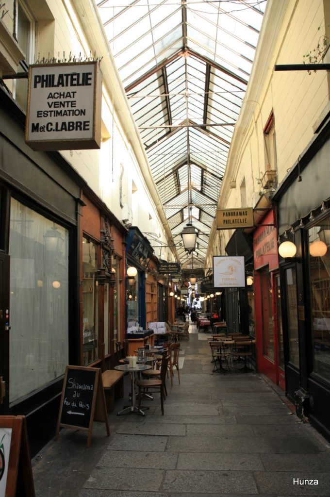 Galerie couverte du passage des Panoramas à Paris