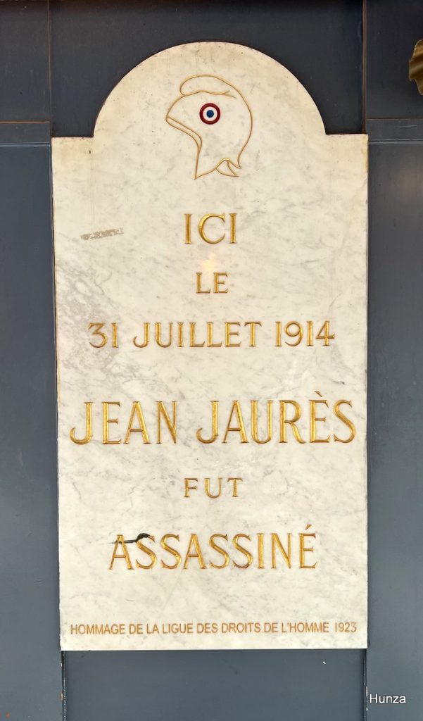 Plaque commémorative de la date de l'assassinat de Jean Jaurès au café du Croissant à Paris 