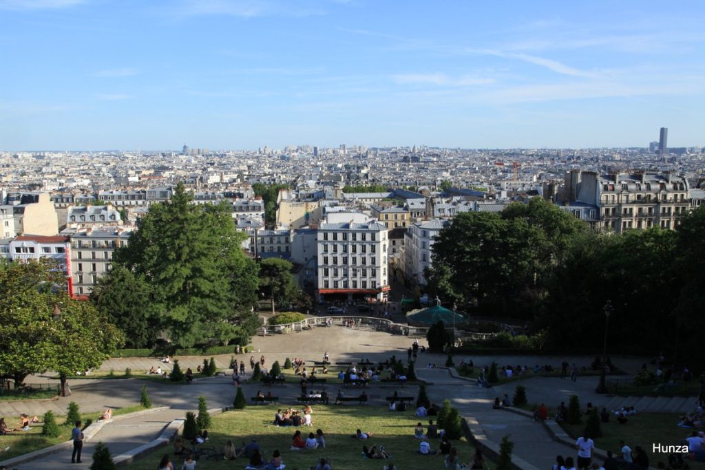 Square Louise-Michel au pied du Sacré-Cœur sur la Butte Montmartre à Paris
