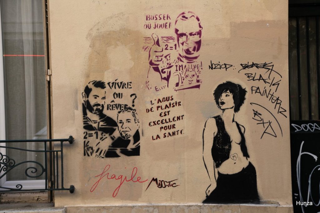 Pochoir de Miss.Tic rue des Cinq Diamants