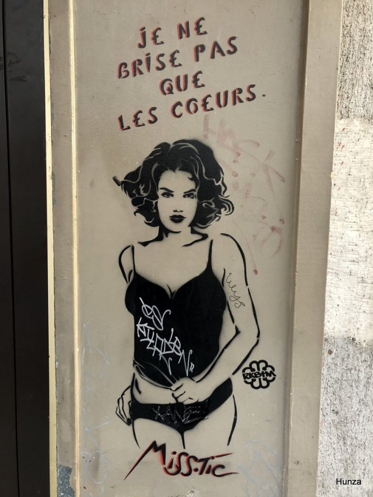 Pochoir de Miss. Tic réalisé sur la Butte aux Cailles à Paris
