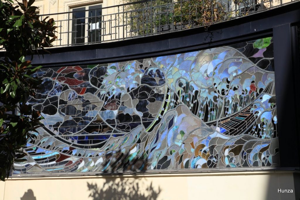Fresque inspirée de la Vague d’Hokusai place Gabriel Kaspereit à Paris