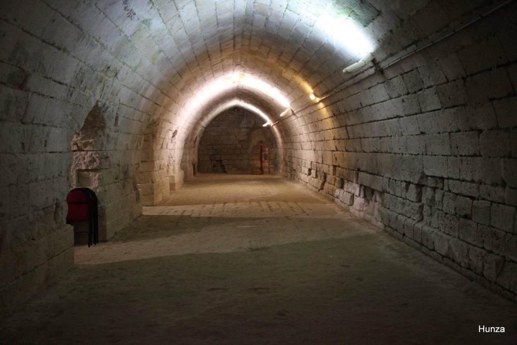 Caves voûtées du château de Coucy-le-Château-Auffrique dans l’Aisne