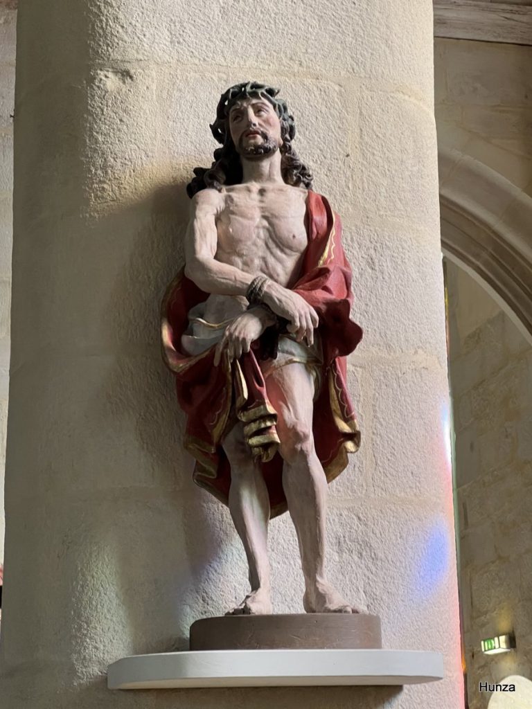Statue du Christ aux liens dans l'église Saint-Jean-du-Baly de Lannion