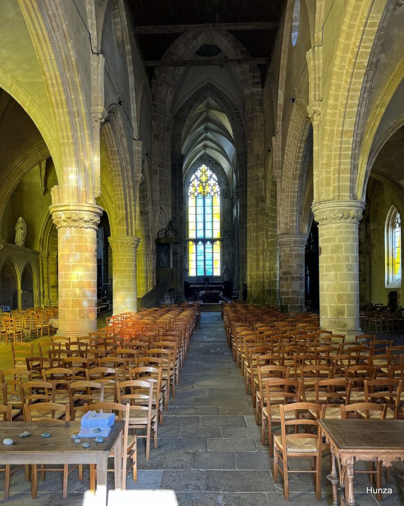 Intérieur de la collégiale Notre-Dame de Grande Puissance à Lamballe