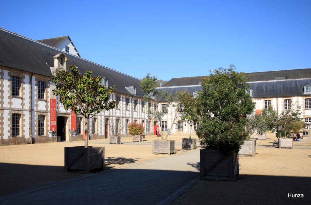 Cour d'honneur de l'ancienne manufacture des tabacs de Morlaix