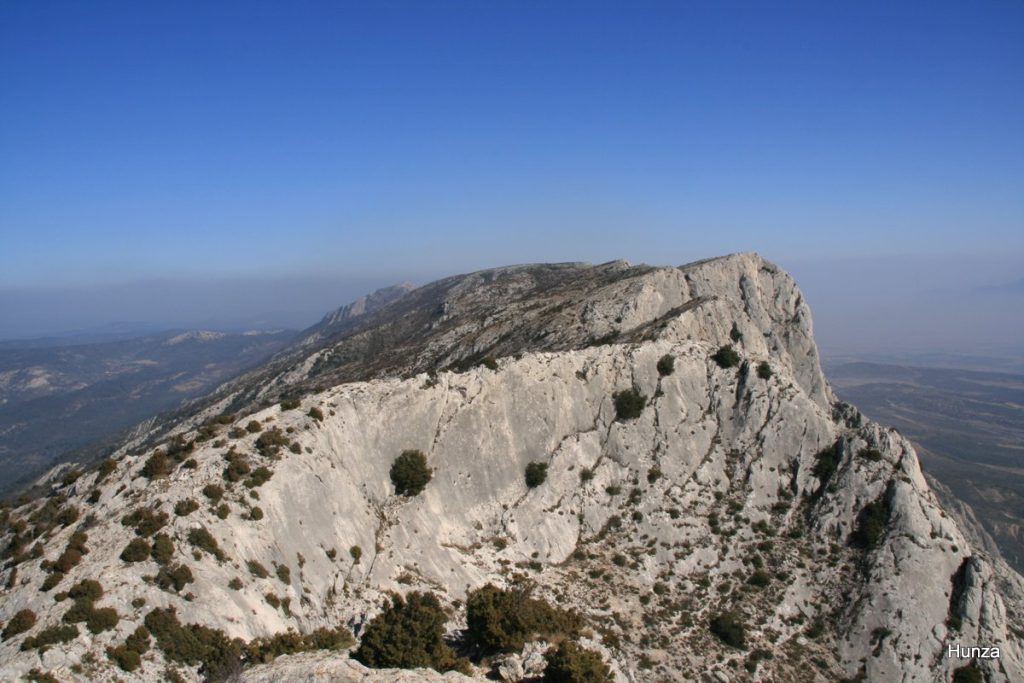 Panorama sur la crête de la Sainte-Victoire en Provence