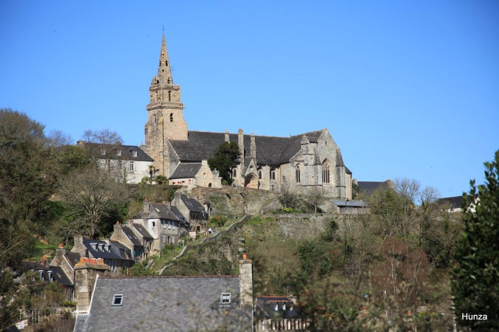 Grand escalier menant à l'église de Brélévenez à Lannion