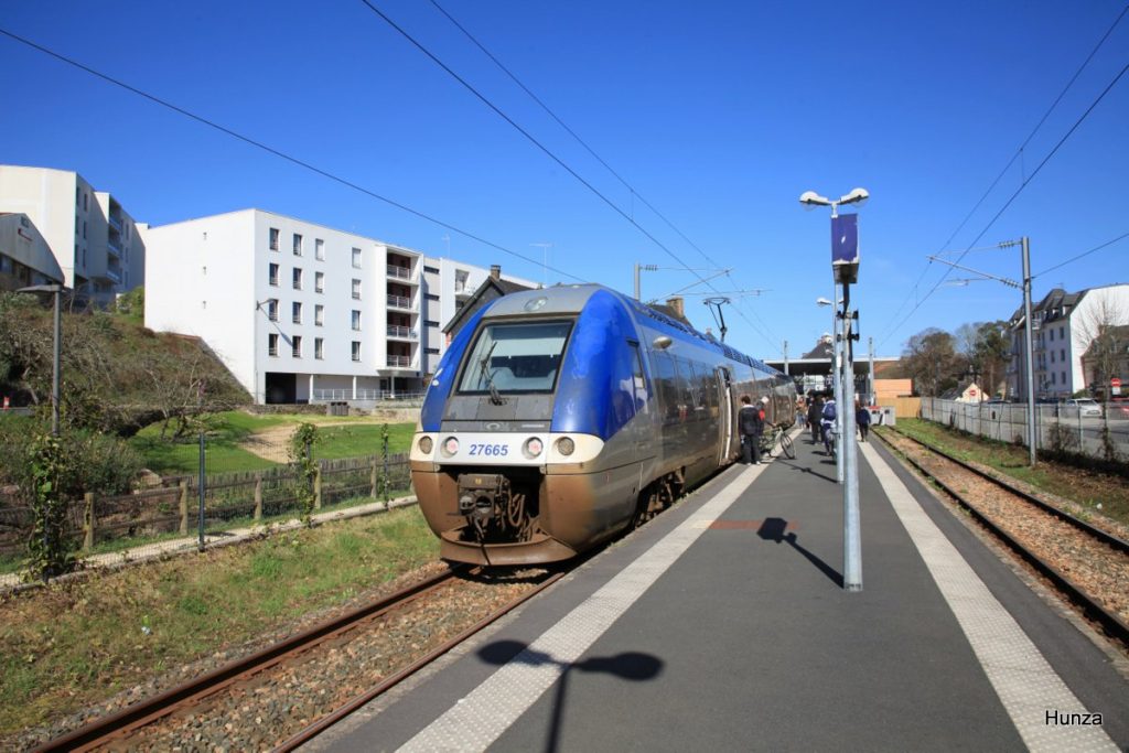 Arrivée du TER en provenance de Saint-Brieuc en gare SNCF de Lannion
