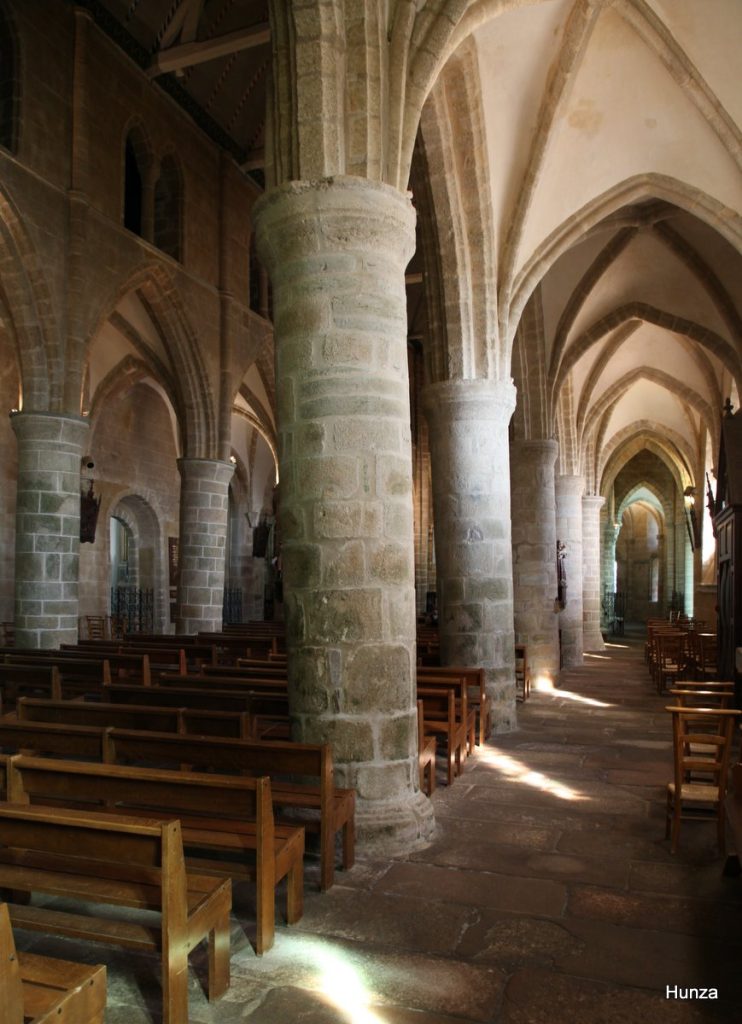 Intérieur de l'église de Brélévenez de Lannion 