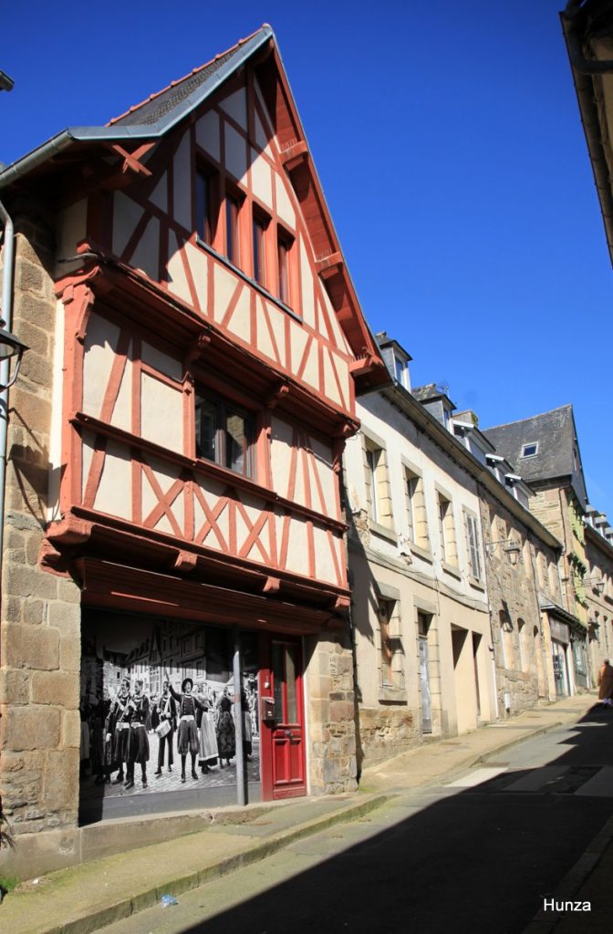 Maison à pans de bois dans la rue Compagnie Roger Barbe à Lannion