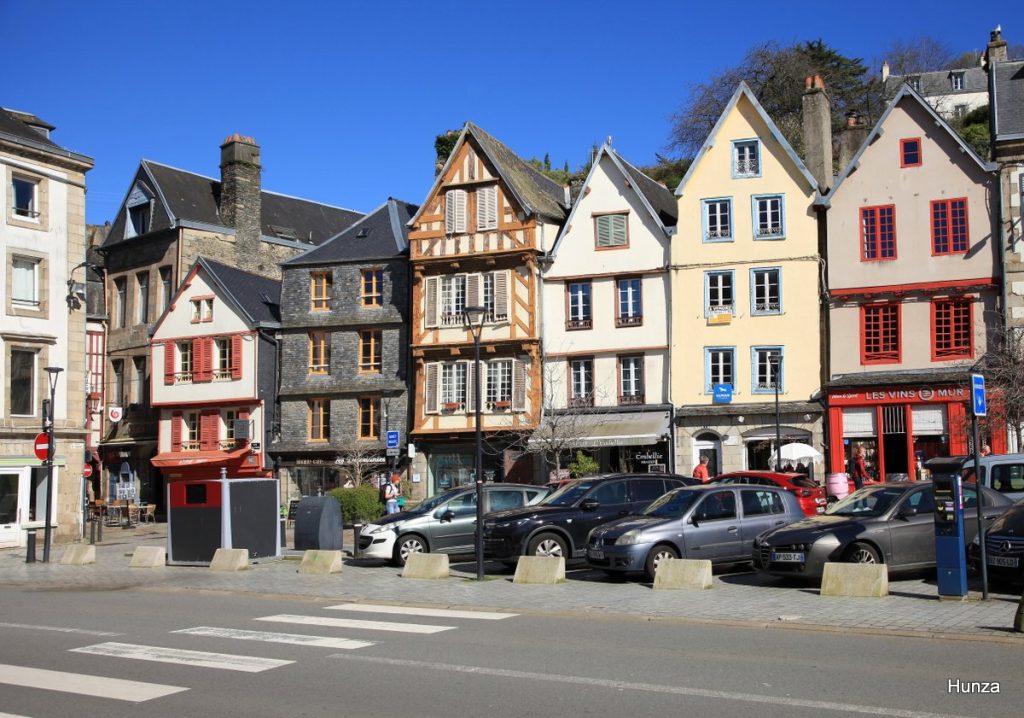 Place de Viarmes à Morlaix avec maisons anciennes