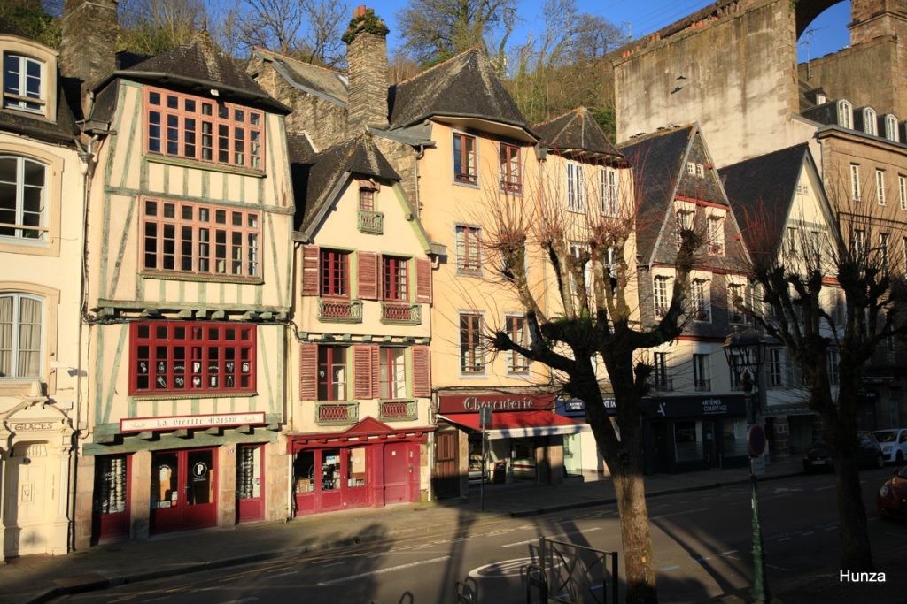 Place des Otages à Morlaix avec ses maisons anciennes