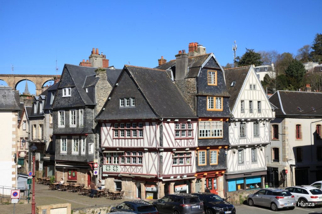 Place Salvador Allende à Morlaix avec maisons anciennes