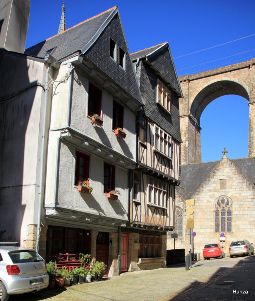 Rue Ange de Guernisac à Morlaix avec ses maisons anciennes