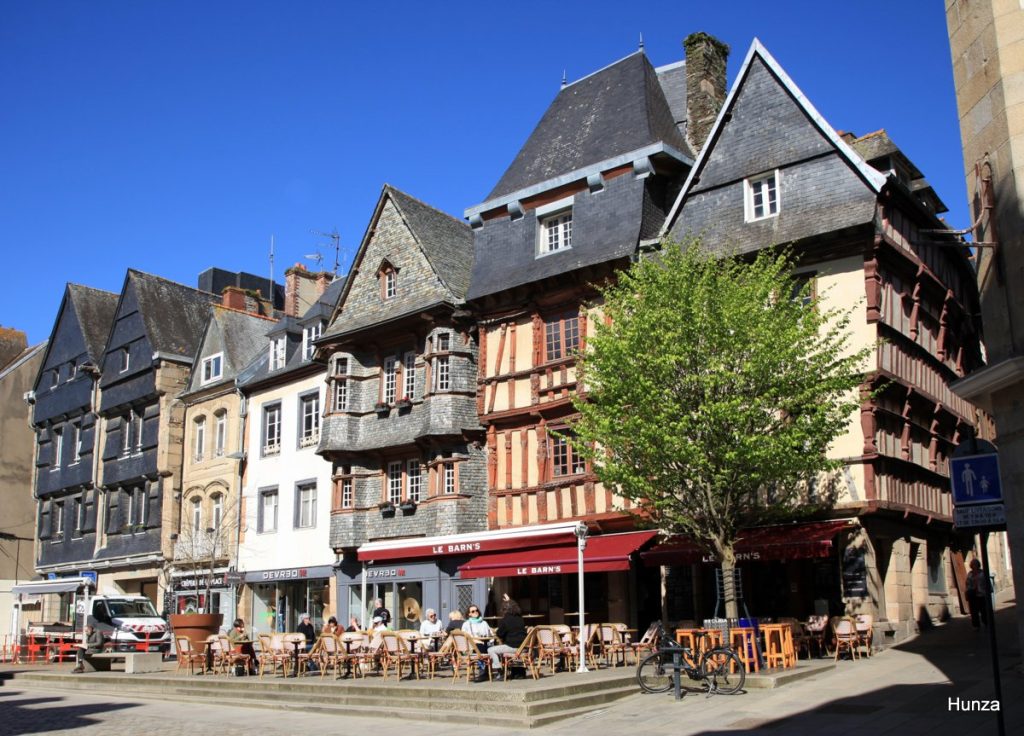 Maisons à pans de bois sur la place du Général Leclerc à Lannion en Bretagne