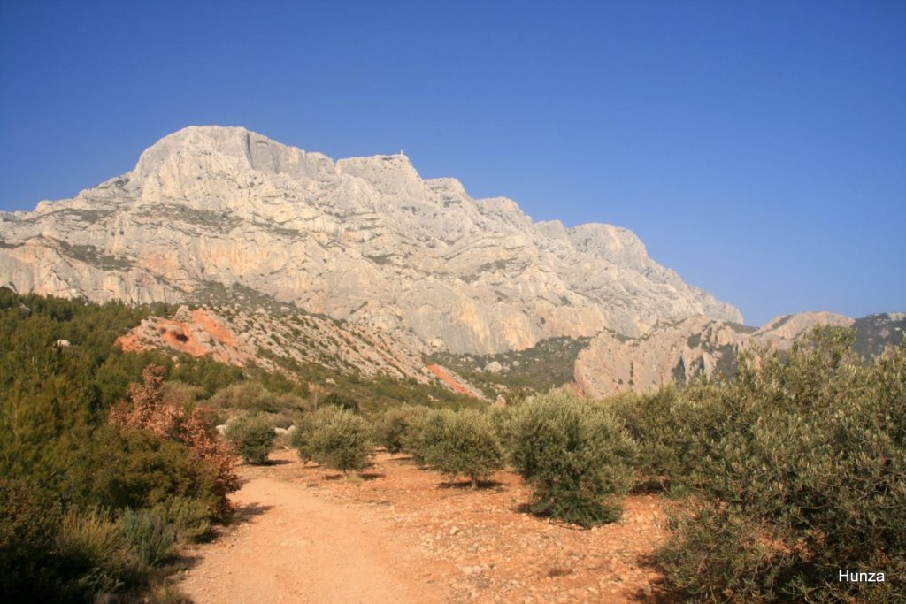 Massif de la Sainte-Victoire en Provence, vue panoramique