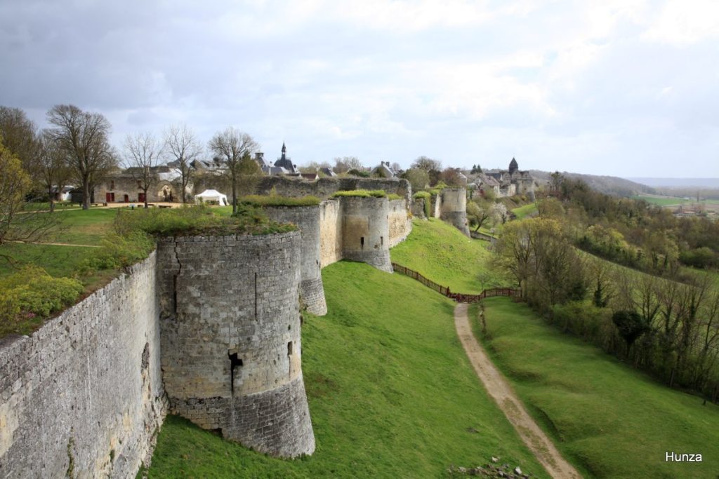 Panorama sur la vallée de l’Ailette depuis la tour de la Terrasse du château de Coucy-le-Château-Auffrique