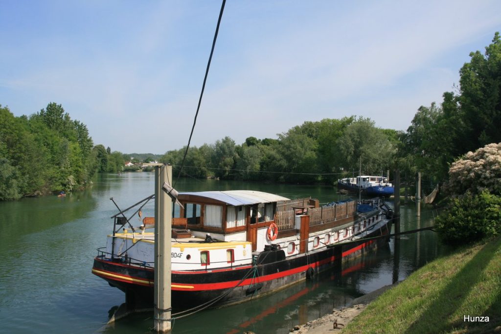 Péniches amarrées à proximité du Quai de la Marne à Noisy-le-Grand