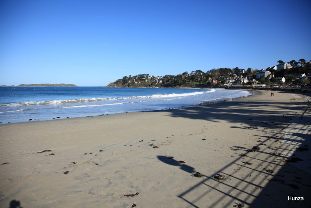 Plage de Trestraou à Perros-Guirec point de départ de la randonnée sur la côte de granit rose