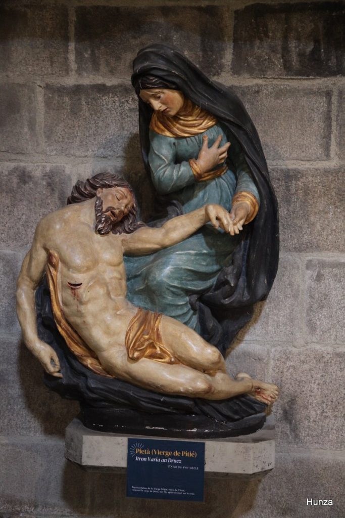 Piéta du XVIIe siècle dans l’église Saint-Mélaine de Morlaix