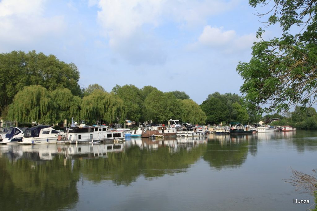 Port de Neuilly-sur-Marne vu depuis la piste cyclable qui longe les bords de Marne