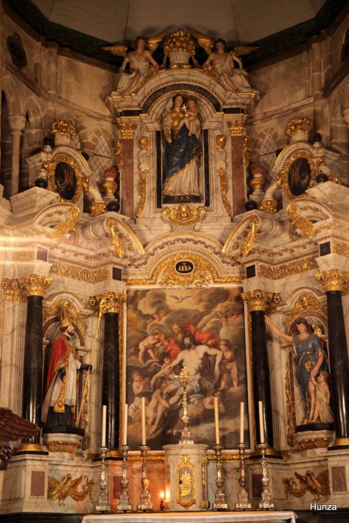 Retable baroque dans l'église de Brélévenez de Lannion 