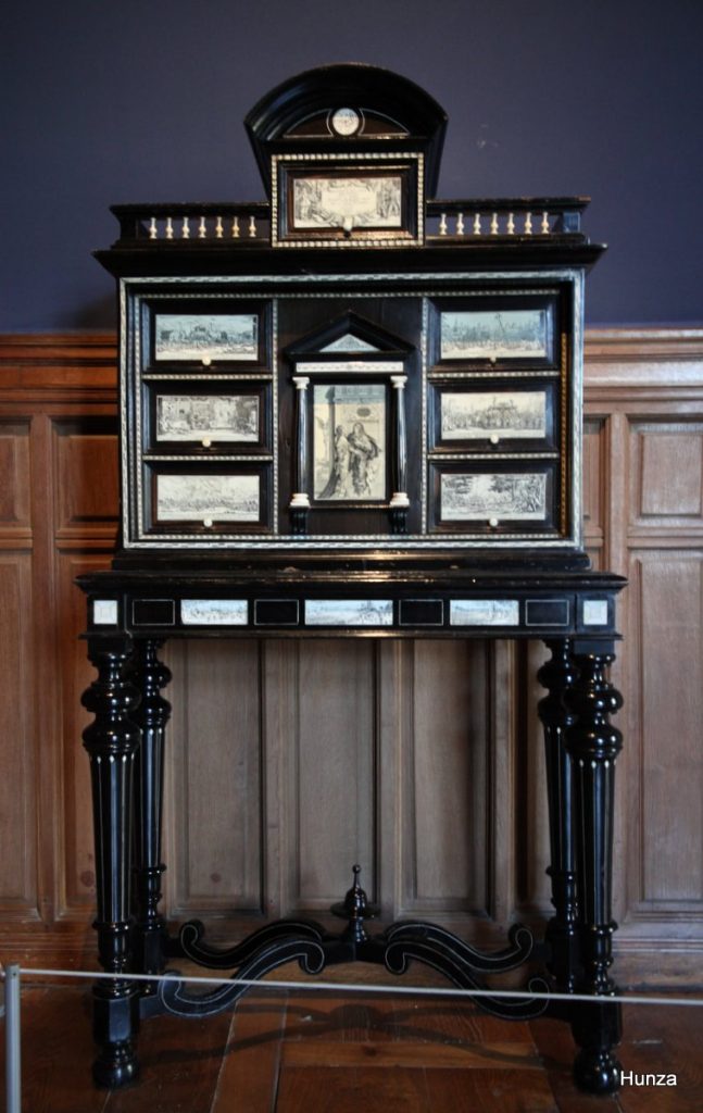 Chambre du roi avec le secrétaire en poirier du château d’Azay-le-Rideau