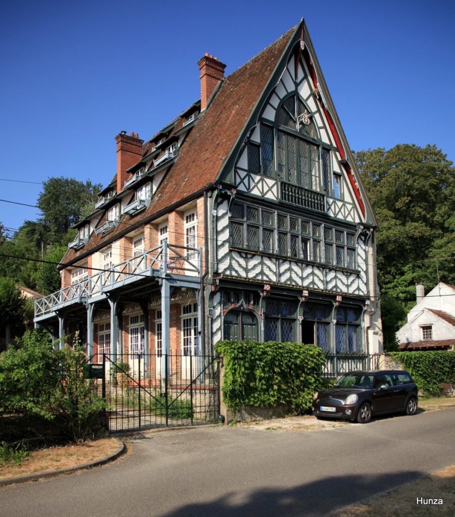 Villa du Vieux Logis à Bois-le-Roi maison à pans de bois reconstruite