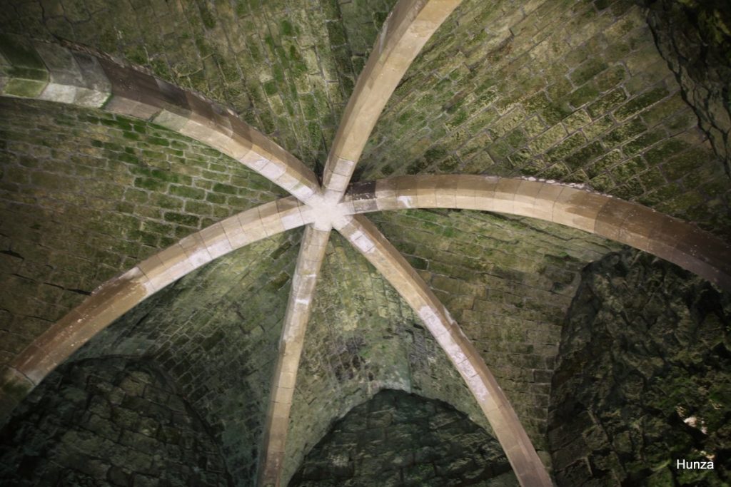 Voûte en croisée d’ogives dans la tour de l’Artillerie du château de Coucy-le-Château-Auffrique