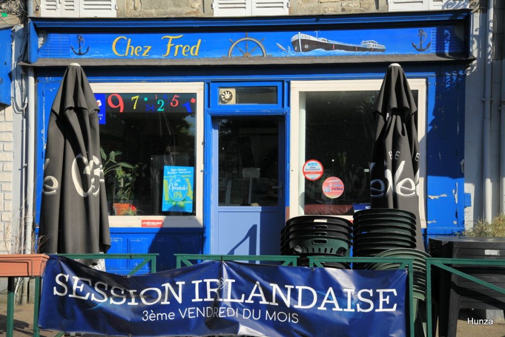 Bar "Chez Fred" sur le quai de Seine à Saint-Mammés