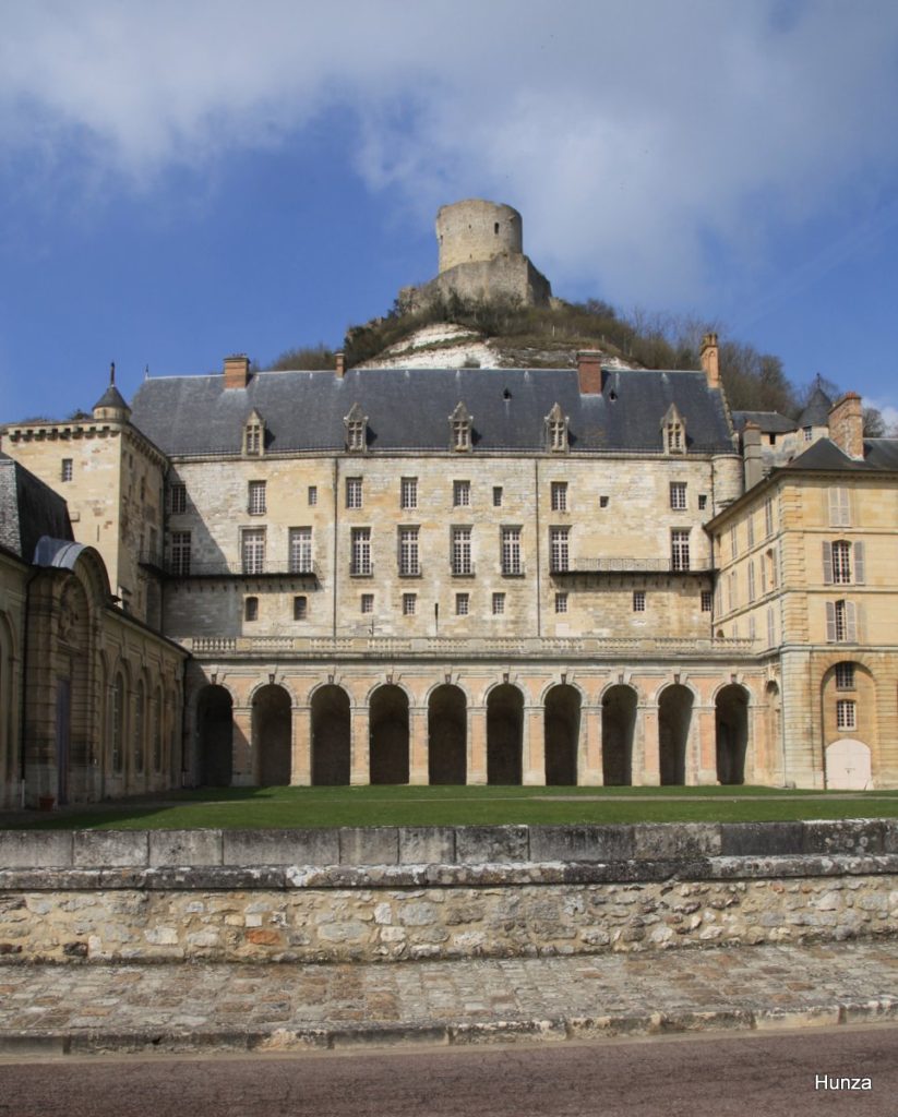 Château de La Roche-Guyon et son donjon dominant la vallée de la Seine