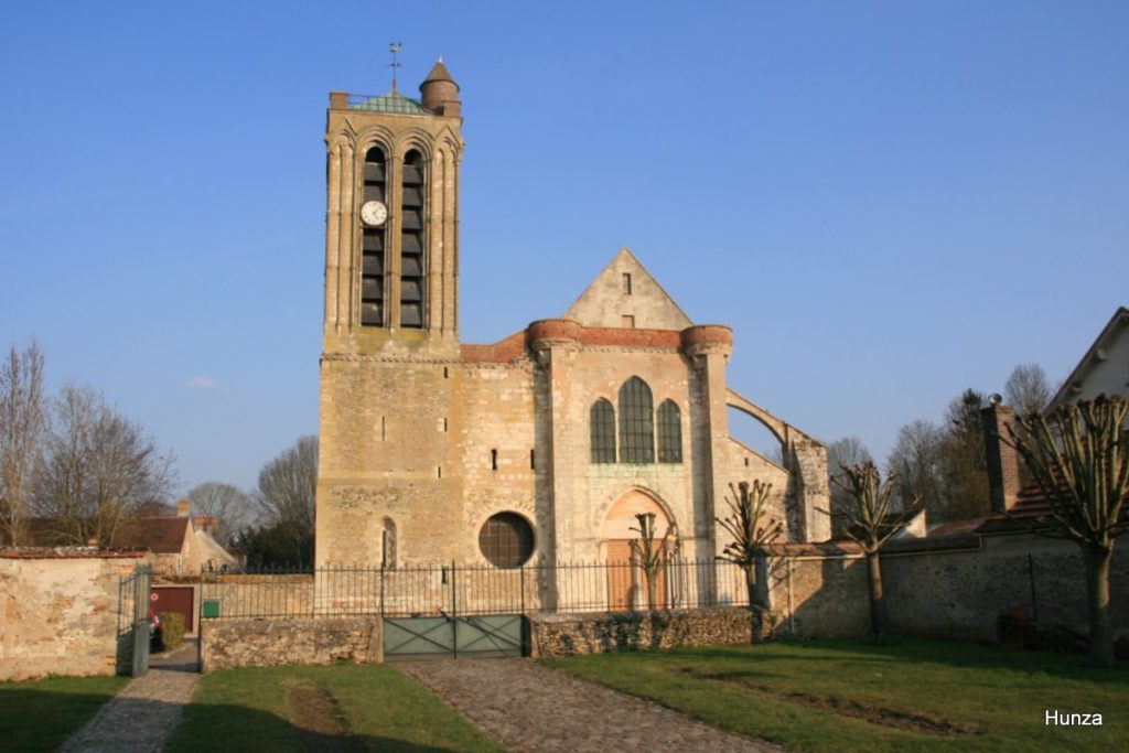 Vue extérieure de la collégiale Saint-Martin de Champeaux située en Seine-et-Marne