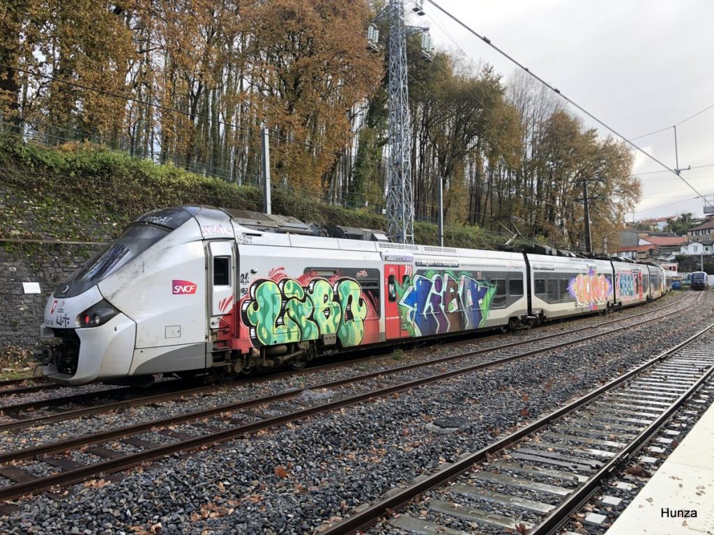Régiolis Z 51500 tagué en gare de Bayonne