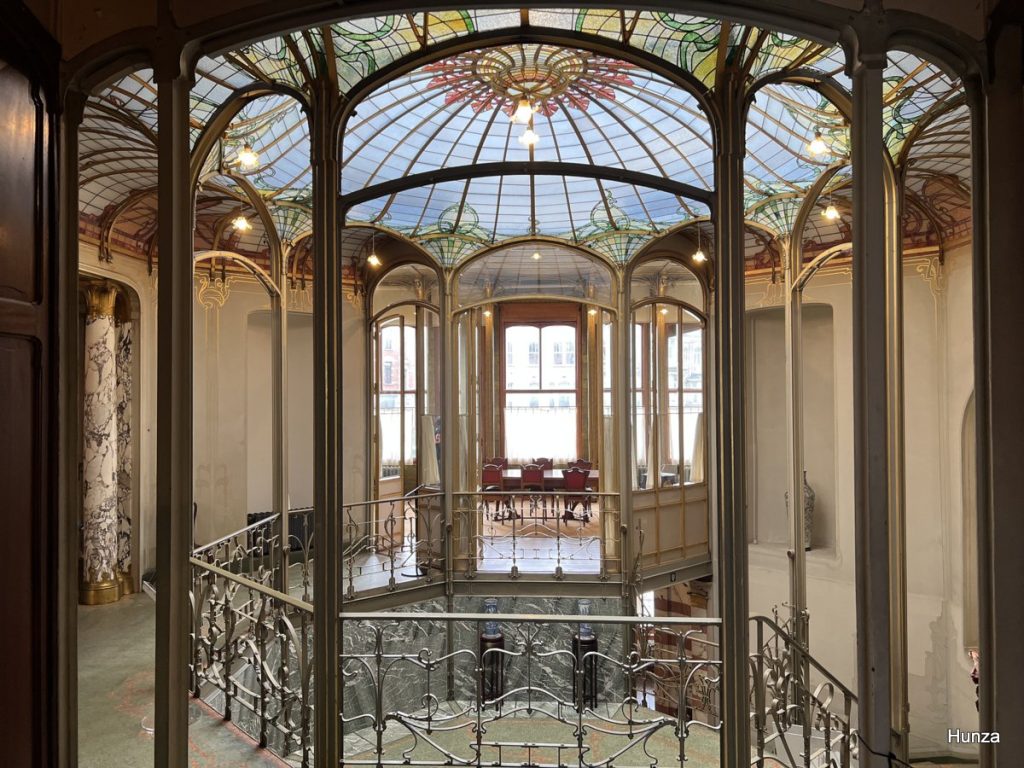 Jardin d’hiver de l’hôtel Van Eetvelde à Bruxelles avec verrière Art nouveau conçue par Victor Horta