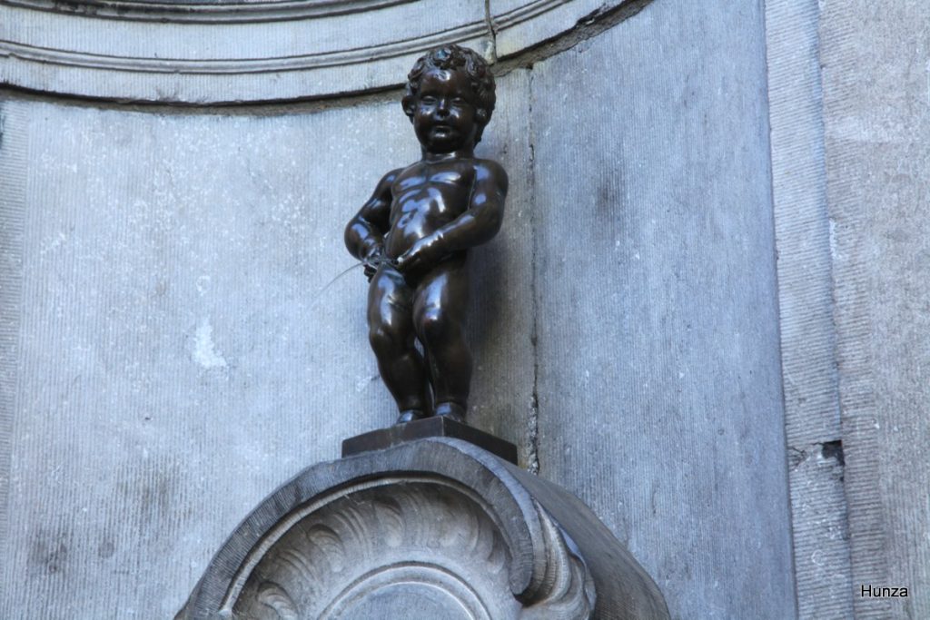 Statue du manneken pis, symbole de Bruxelles