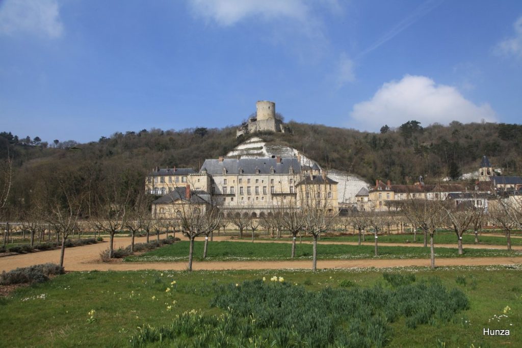 Château de La Roche-Guyon et son donjon vus depuis le potager-fruitier