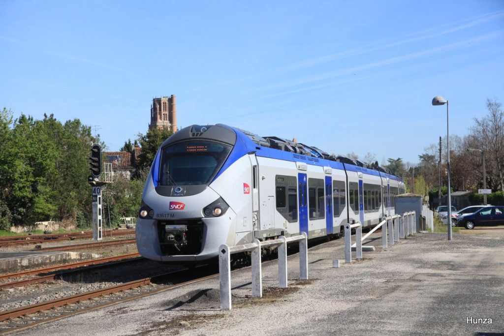 Régiolis B 83500 TER Carmaux - Toulouse arrivant à Albi
