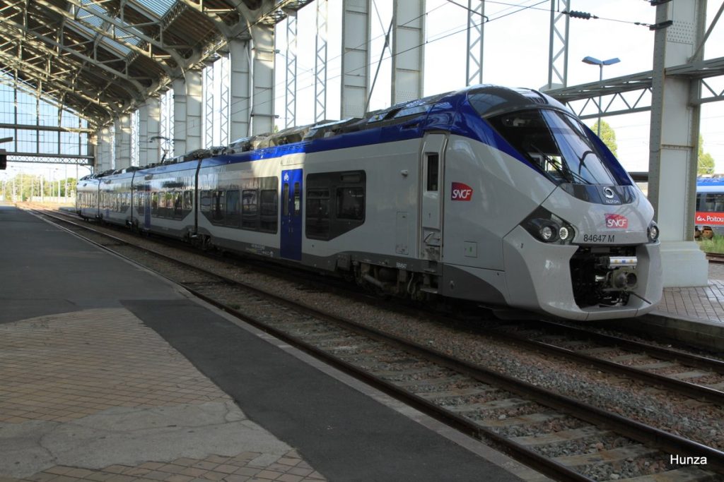 Régiolis TER stationné en gare de La Rochelle