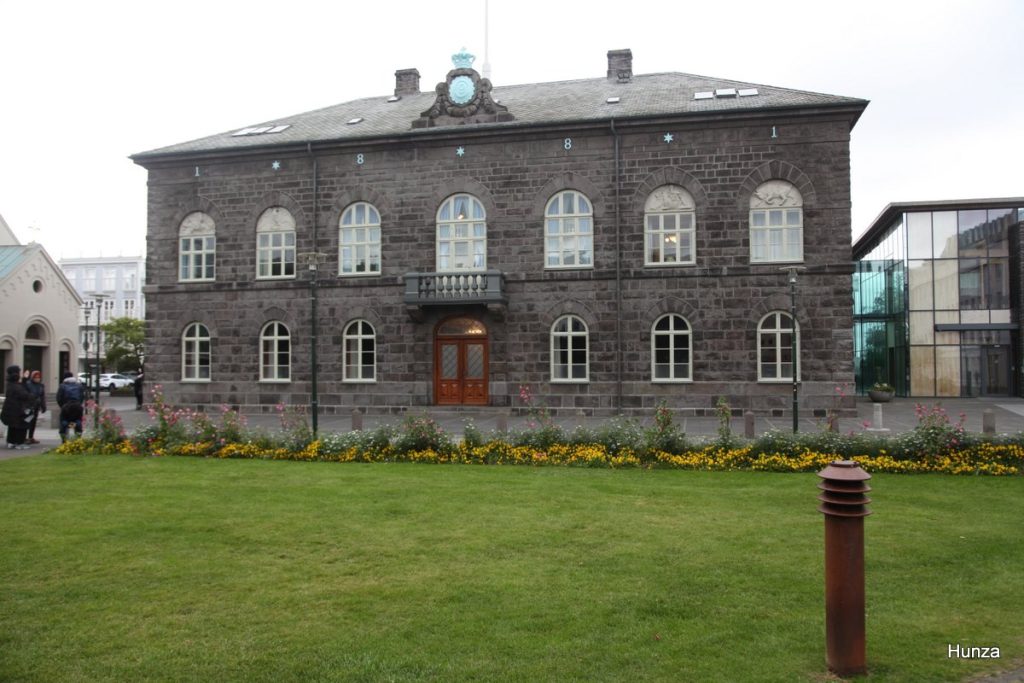 Parlement islandais Althing à Reykjavik bâtiment en basalte
