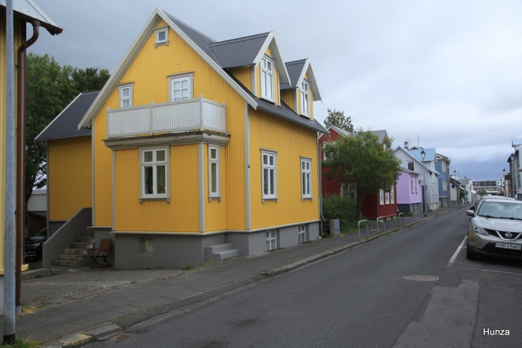 Reykjavik, maisons colorées dans la rue Grettisgata