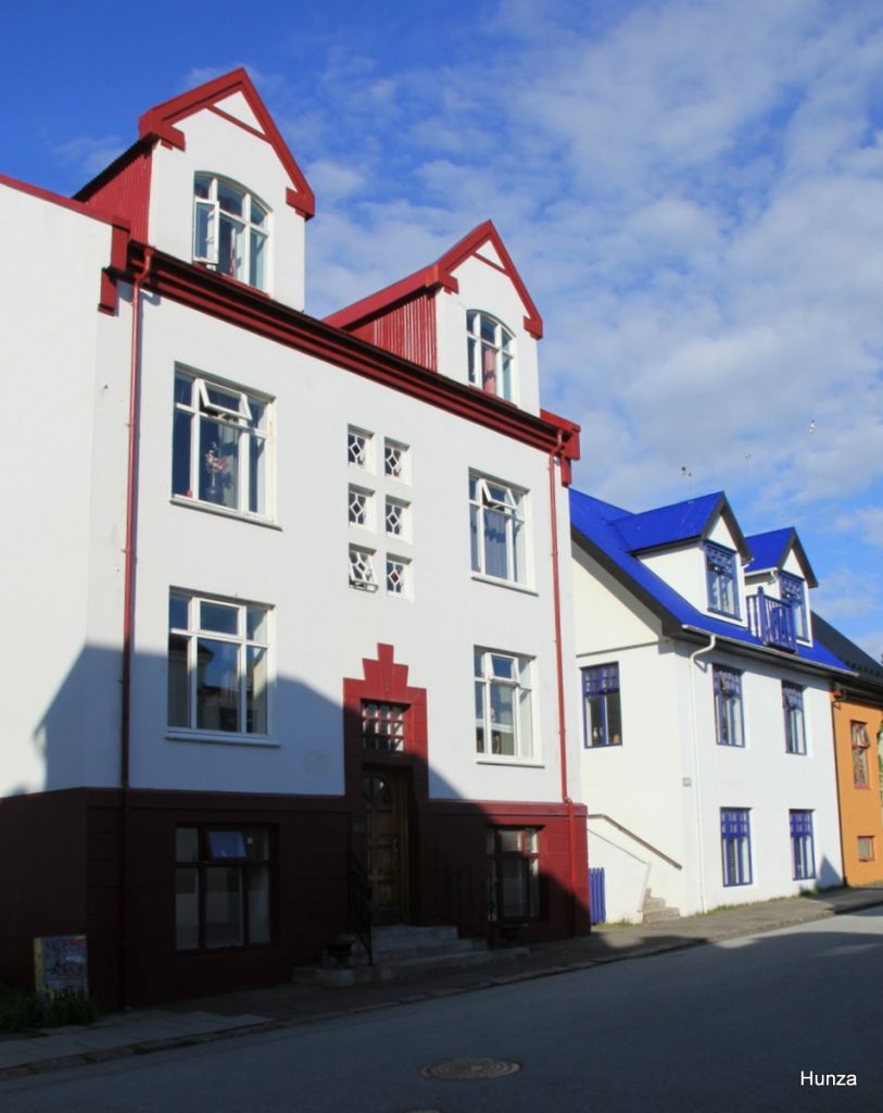 Maisons colorées dans la rue Spítalastígur à Reykjavík