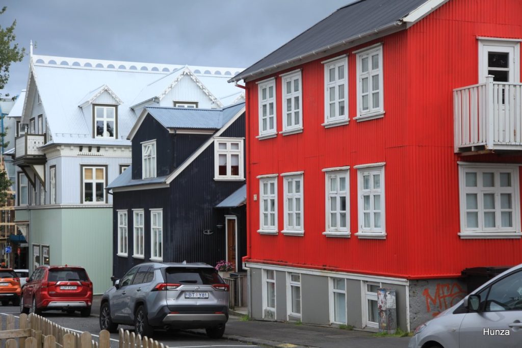 Maisons colorées typiques dans la rue Frakkastígur à Reykjavik en Islande