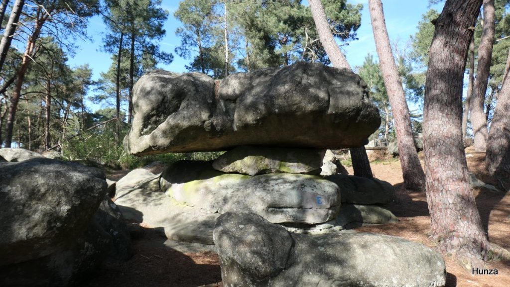 Rocher de la Cinquantaine dans le secteur du Rocher Cassepot