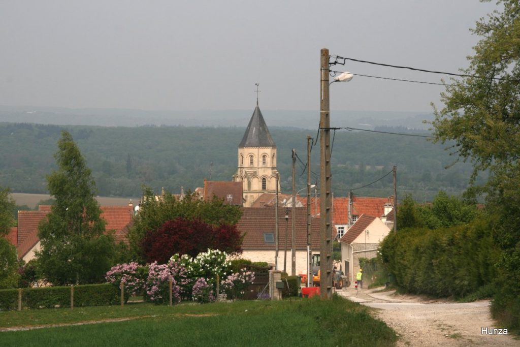 Village de Saint-Martin-la-Garenne sur le GR2 dans le Vexin