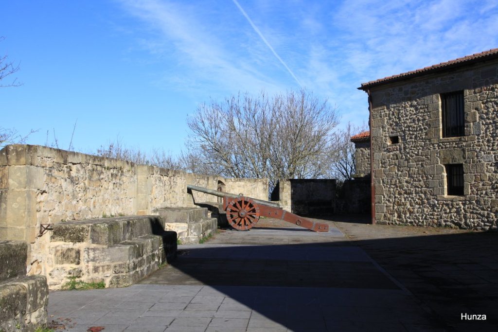 Ancien canon des fortifications du mont Urgull à Saint-Sébastien