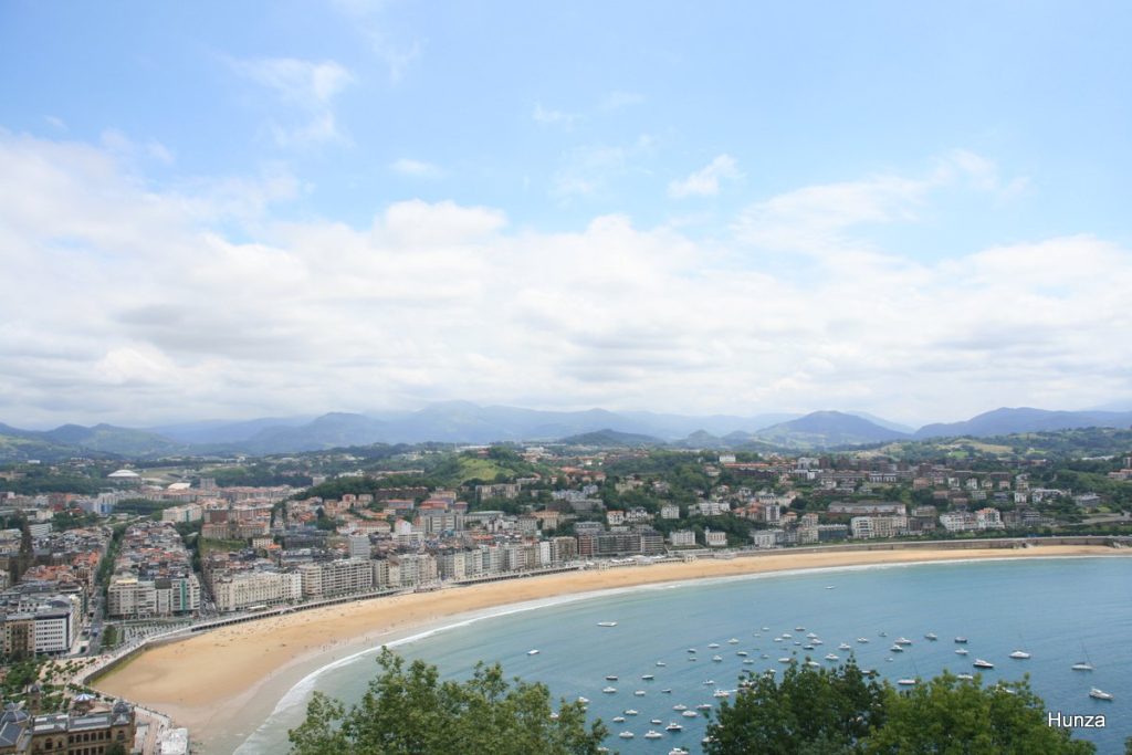 Vue sur la baie de la Concha à Saint-Sébastien depuis le mont Urgull